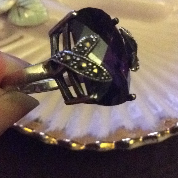 Sterling Silver, Marcasite and Amethyst Ring. - Picture 5 of 7